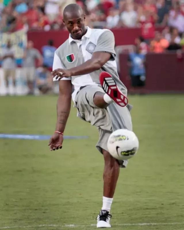 哈登近五战场均38+7+7，比肩詹姆斯成历史第二人（哈登近五场轰38+7+7，追随詹姆斯成历史第二人）