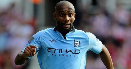 半场战报：米兰0-0拉齐奥，迈尼昂献神扑，红黑军团0射正（半场战况：米兰0-0拉齐奥，迈尼昂神勇救险，红黑军团零射正）