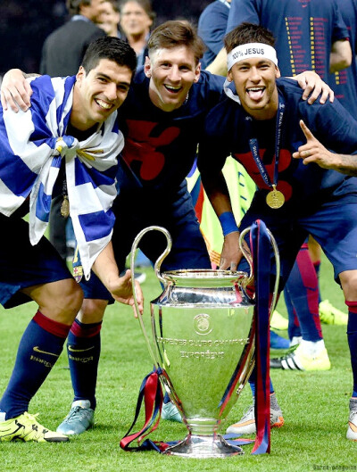 尤尔曼德：我的足球哲学是边做边学 在德甲必须主动出击（尤尔曼德：边打边学是我的足球之道，征战德甲必须抢攻主动）