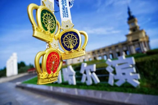 NBA：詹姆斯30+10+8 湖人险胜灰熊（詹姆斯砍下30分10篮板8助攻，湖人险擒灰熊）