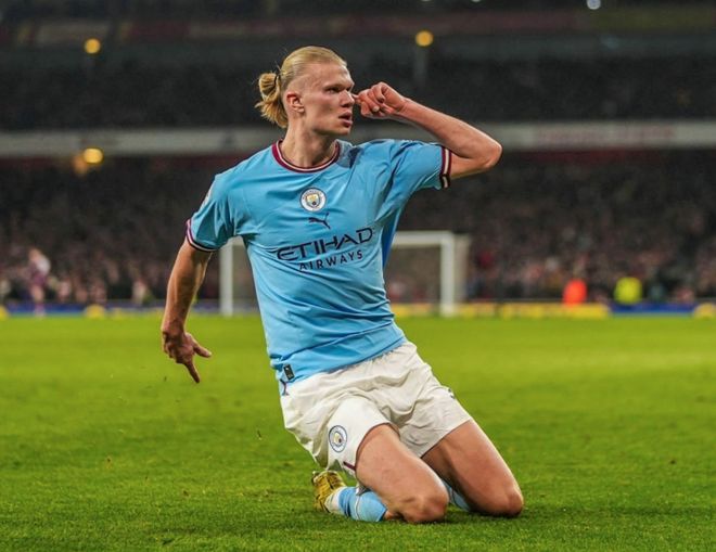 英超曼城vs桑德兰：我预测主队大胜，3-0、3-1，至少赢两个（英超曼城迎战桑德兰：看好主队至少两球取胜，比分倾向3-0或3-1）