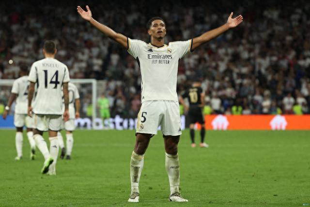 巴萨前高管：皇马就像校霸，只敢狂扁小朋友，碰到强的就缩了（巴萨前高管：皇马像校园恶霸，只会欺负弱小，遇到强者就怂）