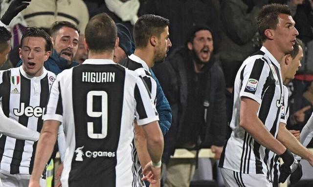 德天空：施洛特贝克因脚伤将缺席对阵卢森堡，有可能退出集训（德天空：施洛特贝克脚伤无缘战卢森堡，或将退出本期集训）