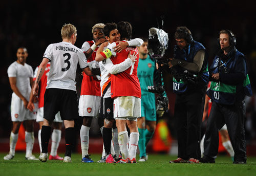 国安四老谈合影：18年足协杯决赛就我们四个在队里，留个纪念（国安四老合影忆2018足协杯：决赛时队内仅剩我们四人，特留纪念）