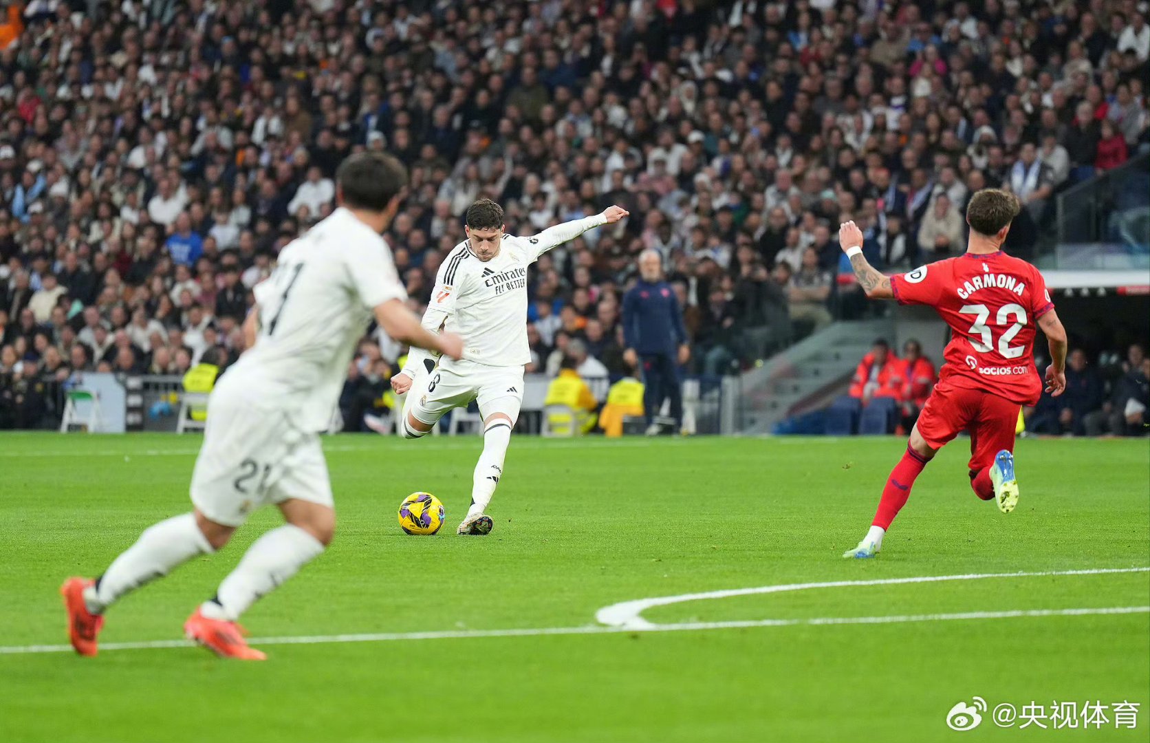 萨索洛前锋皮纳蒙蒂比赛时家中失窃，事发时孩子和保姆在家里（萨索洛前锋皮纳蒙蒂比赛期间家中被盗，孩子和保姆在屋内）