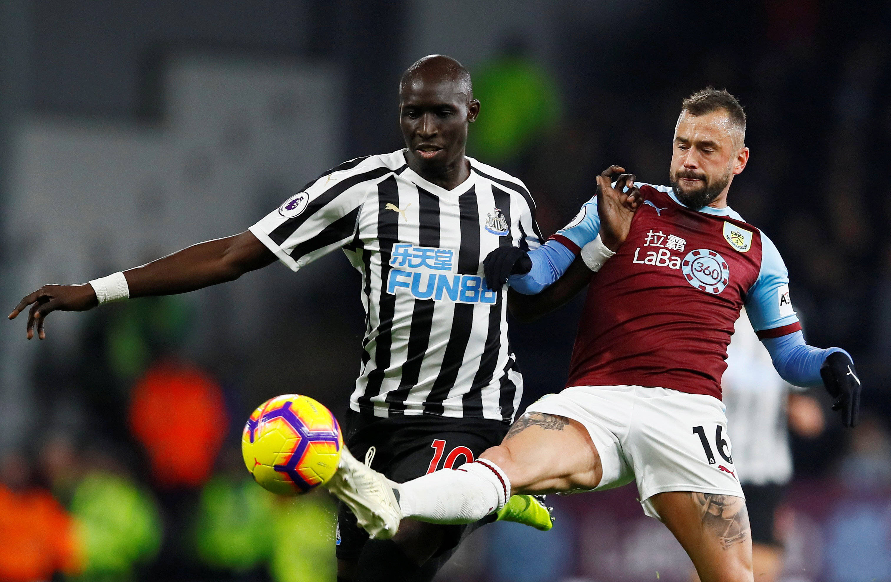 阿勒代斯：萨拉赫签了肥约状态就下滑，利物浦应让他闭嘴走人（阿勒代斯：萨拉赫续巨约后表现走低，利物浦应让他噤声离队）