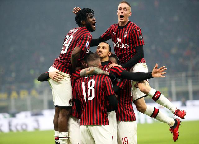 图片报：战平汉堡后，科贝尔与后卫瑞尔森发生激烈争吵（图片报称：与汉堡打成平手后，科贝尔与后卫瑞尔森爆发激烈争执）