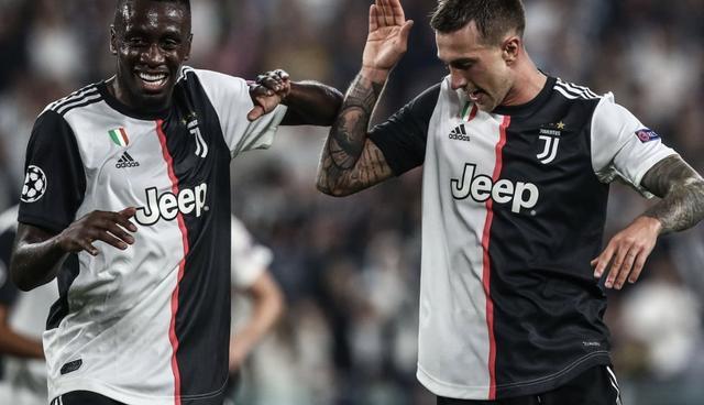 跟队：米兰双雄在为新球场找命名商，目标带来每年超2000万欧收入（队记：米兰双雄为新球场寻冠名合作，目标年收逾2000万欧元）