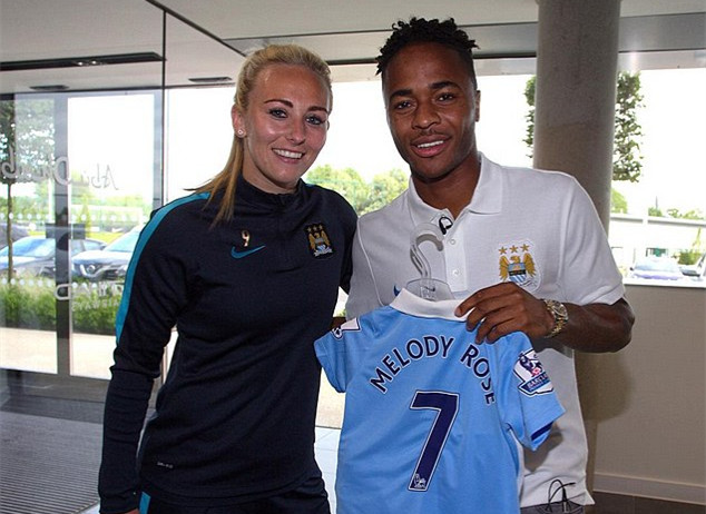 梅西：世界杯连冠很难，但会拼！他依旧谦逊、低调、无私！（梅西：卫冕世界杯不易，但会拼尽全力；仍旧谦逊、低调、无私）