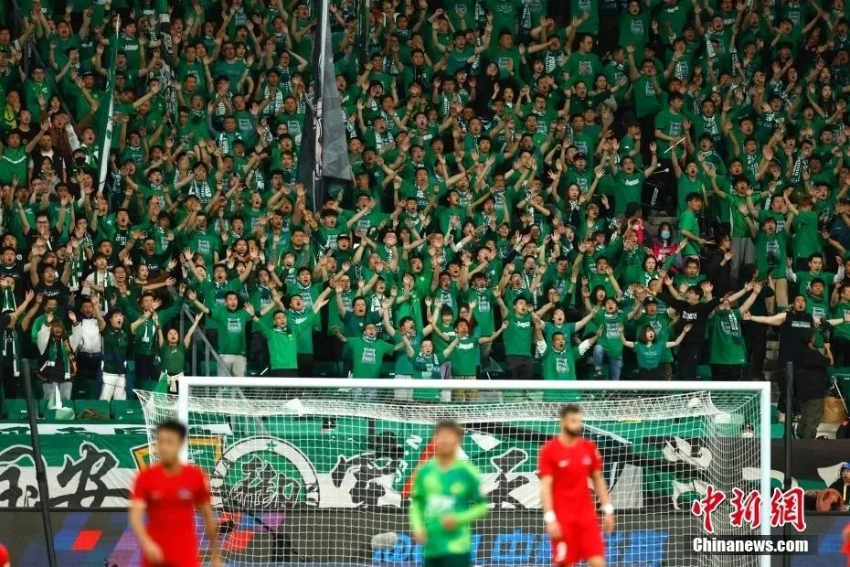 《曼晚》建议不靠谱，蜜蜂双煞在曼联合体？别闹了！（曼晚这提案不着调，蜜蜂双星齐投曼联？想多了！）